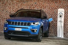 Jeep Renegade 4xe i Compass 4xe jako hybrydy plug-in