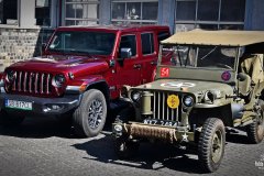 Willys MB Jeep 1943 & Jeep Wrangler 4xe 80th Anniversary