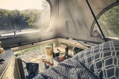 Kamper Ford Transit Nugget Plus z odchylanym dachem