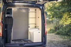 Kamper Ford Transit Nugget Plus z odchylanym dachem