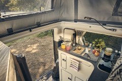 Kamper Ford Transit Nugget Plus z odchylanym dachem