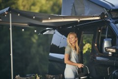 Kamper Ford Transit Nugget Plus z odchylanym dachem