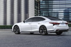 Nowy LEXUS LS