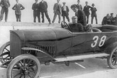 Pierwszy wyścig samochodowy w Niemczech odbył się 22 maja na torze Opla w Rüsselsheim na oczach 40 000 widzów. Fritz von Opel na 14-konnym Oplu, zwycięzca wyścigu dla samochodów do 22 KM