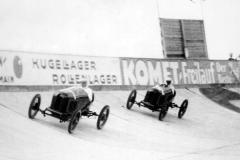 Wyścig na torze Opla 19 października 1924 r. Z przodu Fritz von Opel, z tyłu Carl Jörns