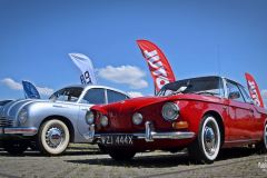 Miasteczko rajdowe przed OS Karowa samochodów historycznych