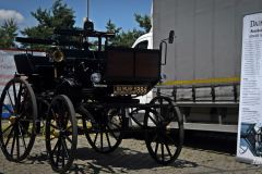 Miasteczko rajdowe przed OS Karowa samochodów historycznych