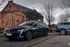Łoś kontra lew. Volvo V60 B4 kontra Peugeot 508 SW GT 1.6 – test