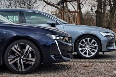 Łoś kontra lew. Volvo V60 B4 kontra Peugeot 508 SW GT 1.6 – test