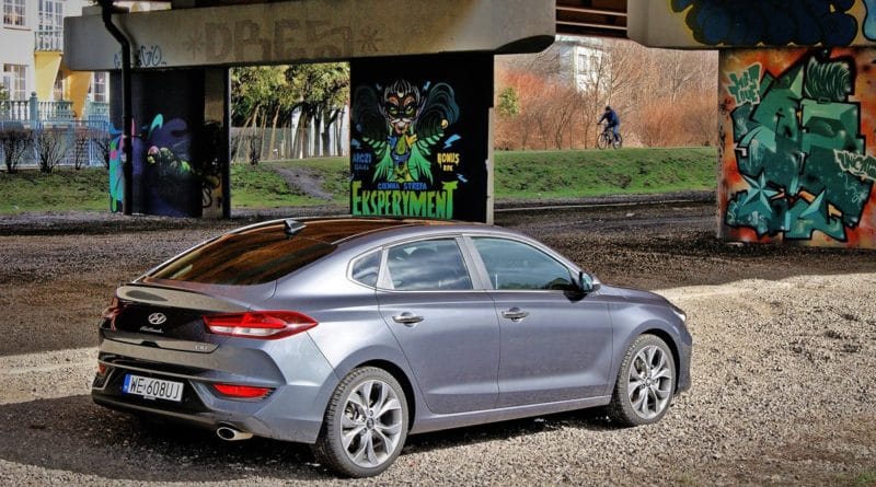 Hyundai i30 Fastback test Overdrive