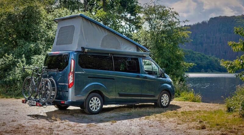 Kamper Ford Transit Nugget Plus z odchylanym dachem