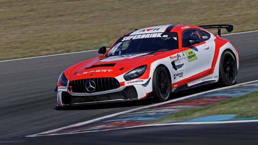 Jan Kisiel w czołówce DTM Trophy w Mercedesie AMG GT