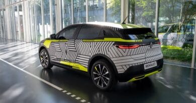 Nowe Renault Megane E-Tech Electric w kamuflażu