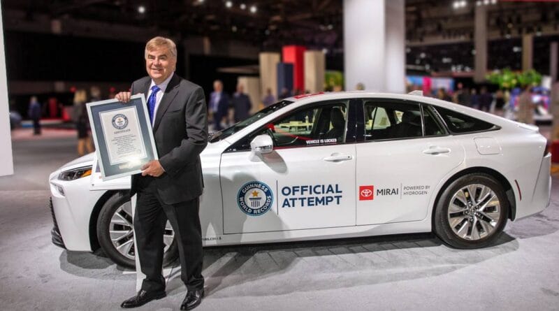 Toyota Mirai pobiła Rekord Guinnessa. 1360 km na jednym tankowaniu