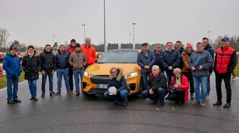 Ford Mustang Mach-E z tytułem Car of the Year Polska 2022