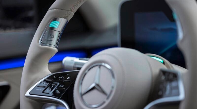 Mercedes-Benz z pierwszą na świecie homologacją systemu jazdy zautomatyzowanej