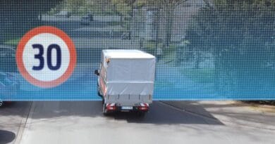 Ford testuje geofencing - system automatycznego dostosowywania prędkości do obowiązującego ograniczenia