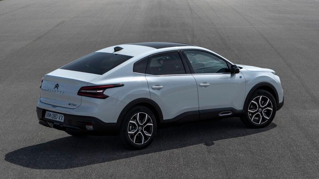 Nowy Citroen C4 X i e-C4 X