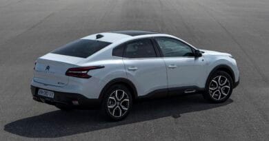 Nowy Citroen C4 X i e-C4 X