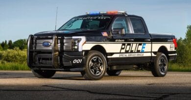 Policyjny elektryczny Ford F-150 Lightning Pro SSV