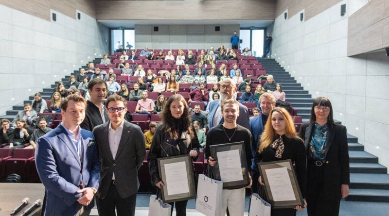 Studenci ASP w Krakowie zaprojektowali klucze do Rolls-Royce’a. Fryderyk Zyska, Henry Cloke, Maksymilian Fus, Anna Jaszczyk, prof Andrzej Bdenarczyk_Tycjan Twardowski, Martin Simmet, Aleksandra Karolak, prof Barbara Widłak