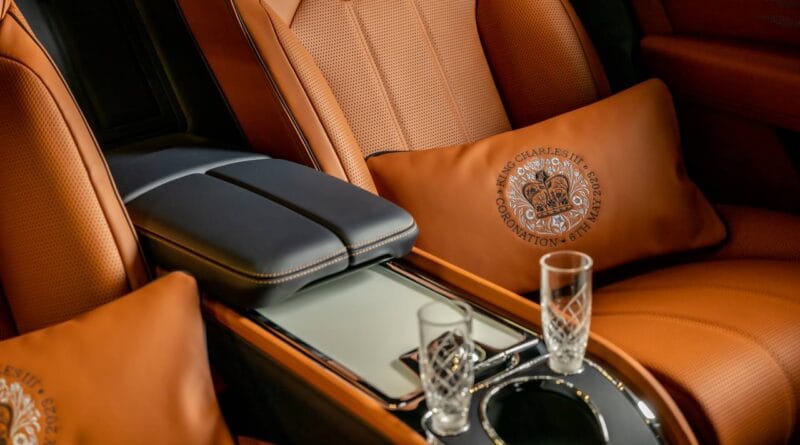 Królewskie poduszki Bentleya - Koronacja króla Karola III