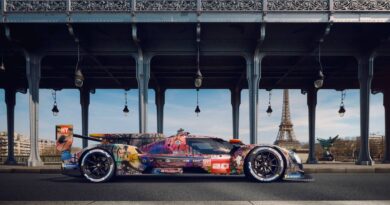 BMW M Hybrid V8 Art Car